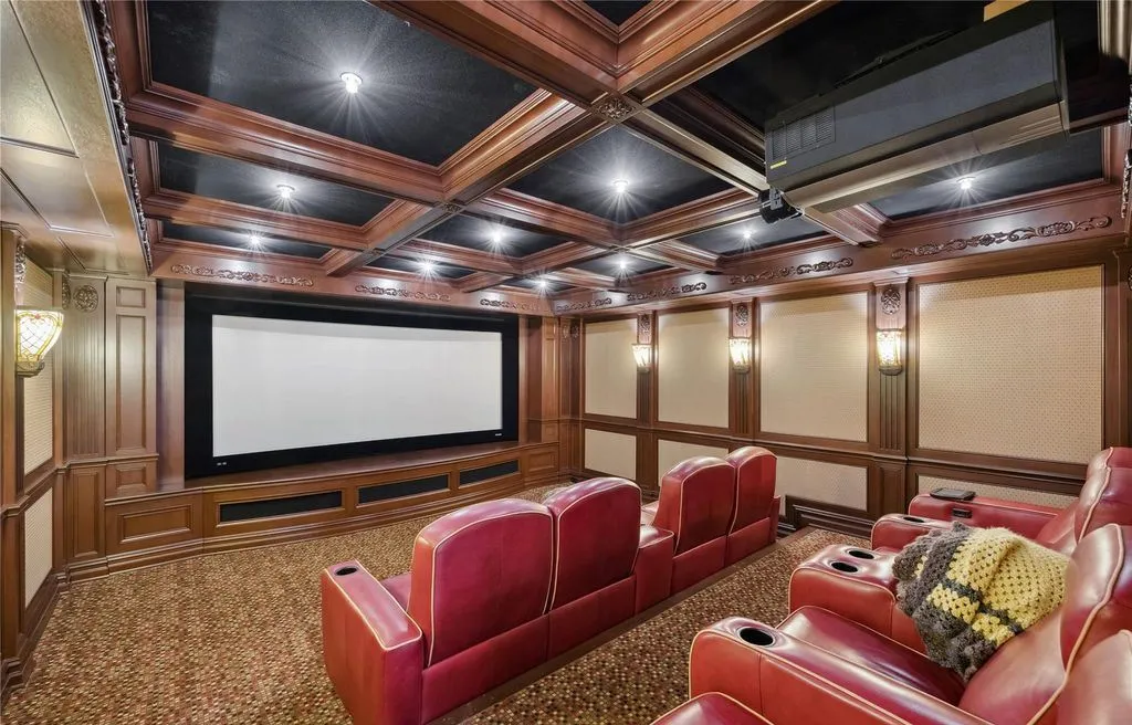 Classic Grandeur Meets the Water: A $8.5M Manor Overlooking Oyster Bay Harbor 23 200 Centre Island Road An Extraordinary Oyster Bay Harbor Waterfront Manor 20