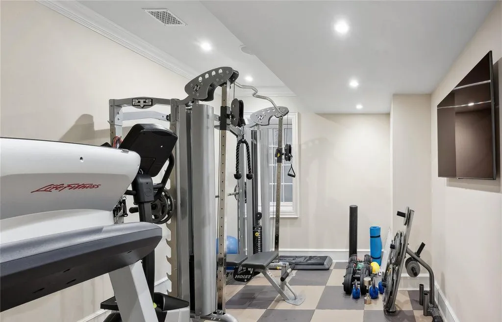 Classic Grandeur Meets the Water: A $8.5M Manor Overlooking Oyster Bay Harbor 24 200 Centre Island Road An Extraordinary Oyster Bay Harbor Waterfront Manor 22