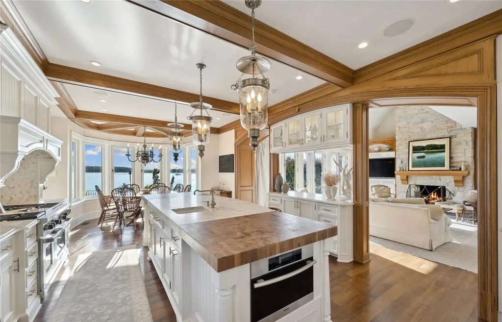 Classic Grandeur Meets the Water: A $8.5M Manor Overlooking Oyster Bay Harbor 12 200 Centre Island Road An Extraordinary Oyster Bay Harbor Waterfront Manor 8