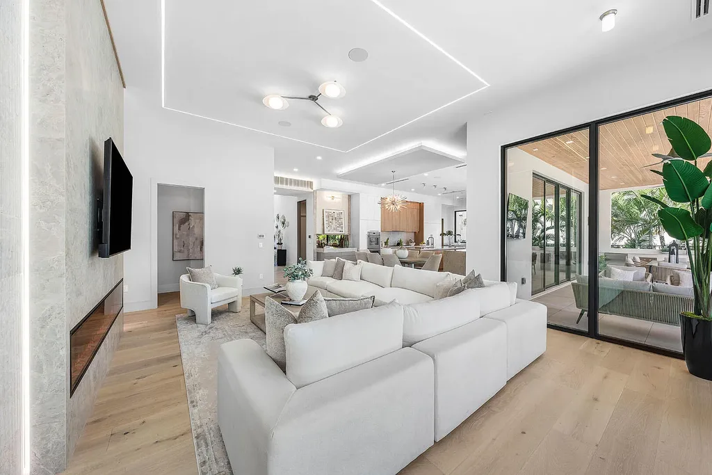Exquisite $11.3 Million Contemporary Estate with Resort-Style Luxury in Boca Raton 7 2240 Date Palm Road Stunning 11.3M Contemporary Estate in Boca Raton 3