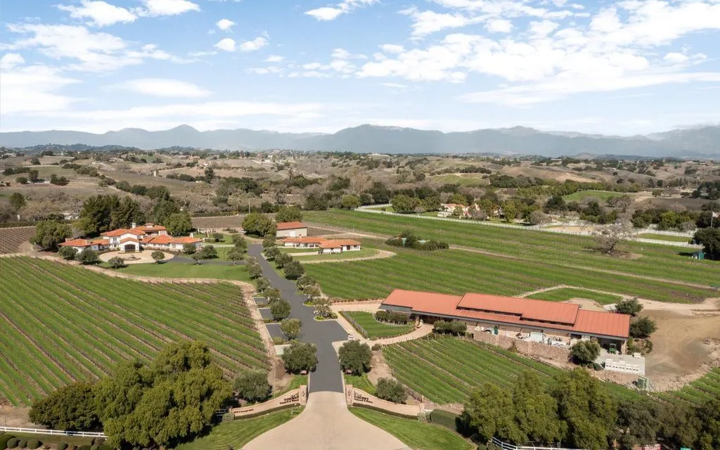 Premier Wine Country Living: A $28M Santa Ynez Vineyard Estate of Luxury and Privacy 6 2370 N Refugio Rd An Extraordinary Santa Ynez Vineyard Estate 2