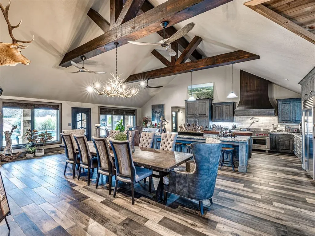Oklahoma’s Exceptional 65-Acre Luxury Retreat Asking $5,495,000 10 27280 N County Road 3250 An Exceptional 65 Acre Oklahoma Luxury Hideaway 15