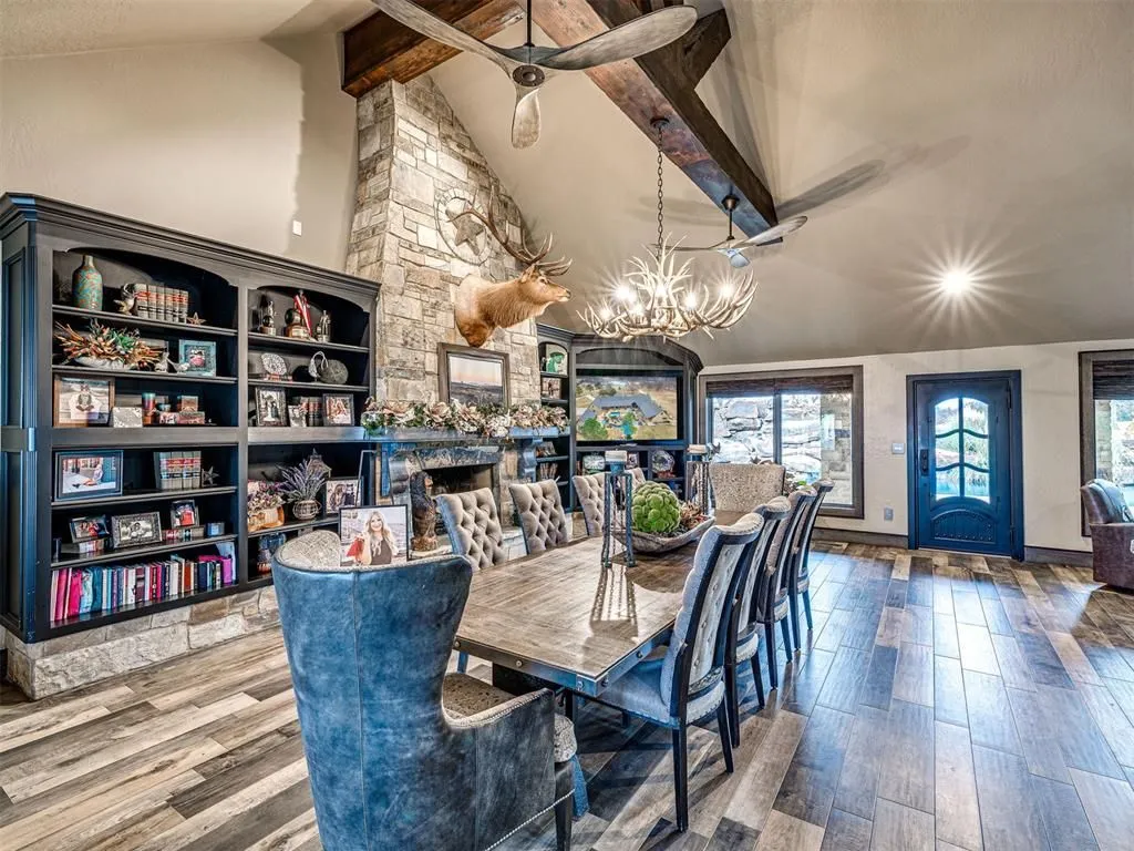 Oklahoma’s Exceptional 65-Acre Luxury Retreat Asking $5,495,000 11 27280 N County Road 3250 An Exceptional 65 Acre Oklahoma Luxury Hideaway 16