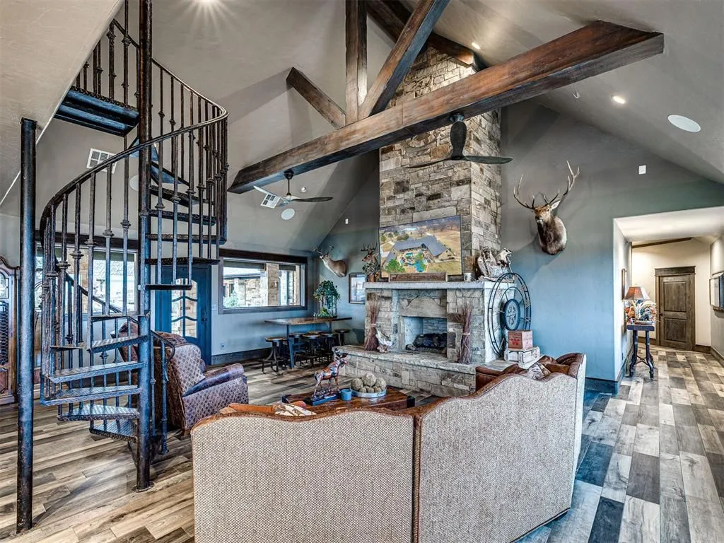 Oklahoma’s Exceptional 65-Acre Luxury Retreat Asking $5,495,000 30 27280 N County Road 3250 An Exceptional 65 Acre Oklahoma Luxury Hideaway 28