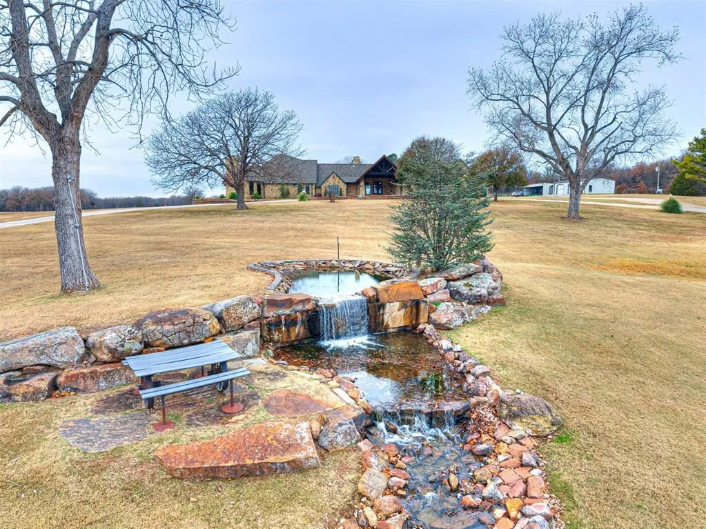 Oklahoma’s Exceptional 65-Acre Luxury Retreat Asking $5,495,000 22 27280 N County Road 3250 An Exceptional 65 Acre Oklahoma Luxury Hideaway 7