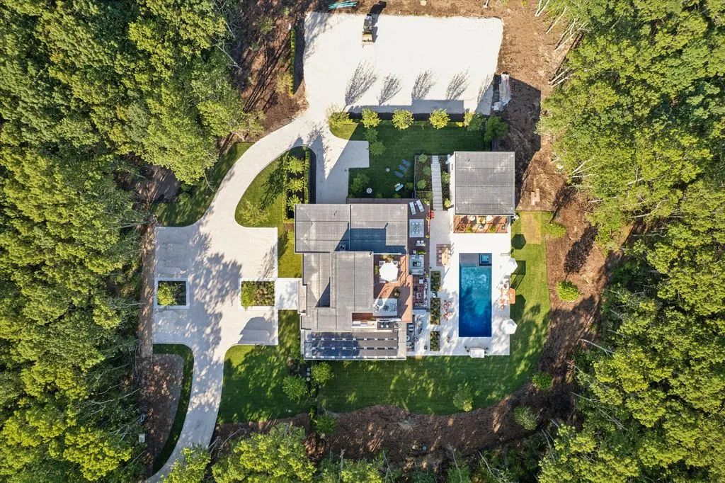 New York Luxury Showpiece Showcasing Finest Craftsmanship and Detail Asks $15,995,000 23 293 Old Sag Harbor Rd Unveils a Spectacular Display of Craftsmanship and Luxury 3