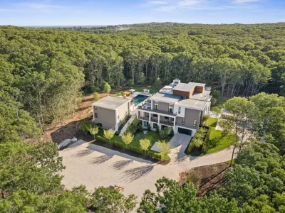 New York Luxury Showpiece Showcasing Finest Craftsmanship and Detail Asks $15,995,000 1 293 Old Sag Harbor Rd Unveils a Spectacular Display of Craftsmanship and Luxury 4 1