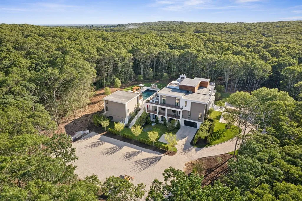 New York Luxury Showpiece Showcasing Finest Craftsmanship and Detail Asks $15,995,000 24 293 Old Sag Harbor Rd Unveils a Spectacular Display of Craftsmanship and Luxury 4