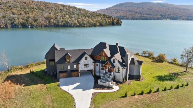 Step Into Unrivaled Lakeside Luxury with This Stunning $3,127,000 Waterfront Estate in Crown Harbor