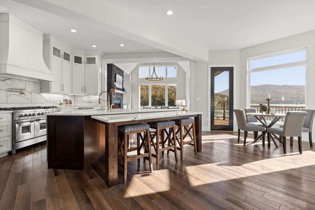 340 Edgewater Way Reveals an Extraordinary Lakeside New Construction Promising Elevated Waterfront Living 11