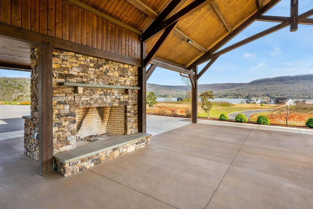 340 Edgewater Way Reveals an Extraordinary Lakeside New Construction Promising Elevated Waterfront Living 21