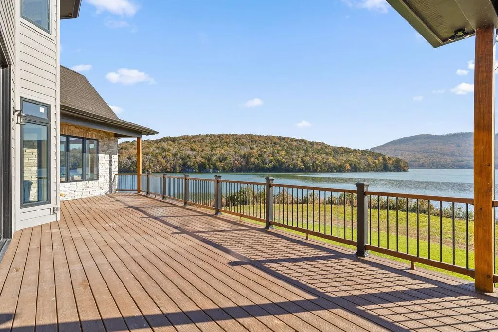 340 Edgewater Way Reveals an Extraordinary Lakeside New Construction Promising Elevated Waterfront Living 7