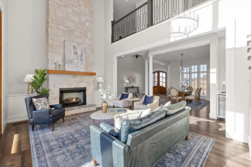 340 Edgewater Way Reveals an Extraordinary Lakeside New Construction Promising Elevated Waterfront Living 8