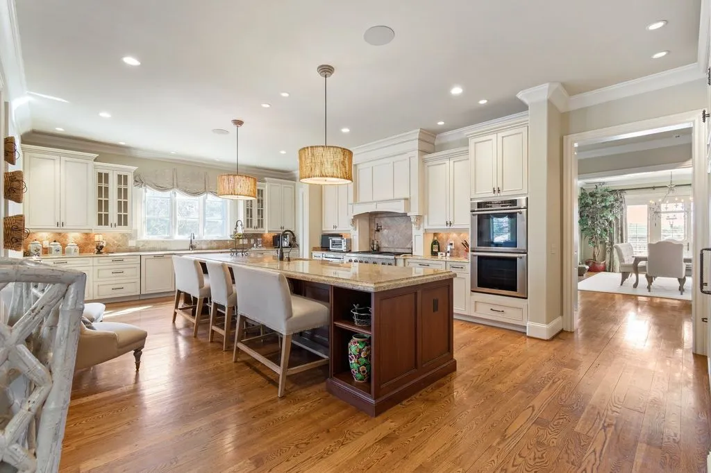 340 White Swans Xing A Stunning European Villa in Tennessee 11