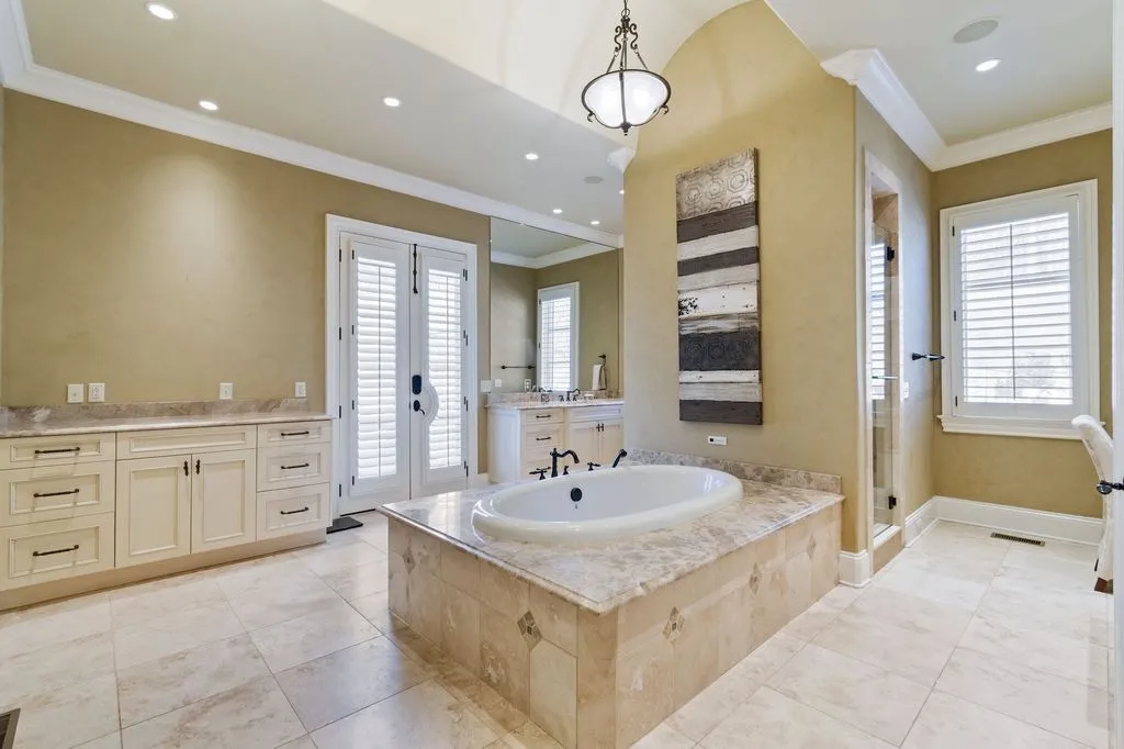 340 White Swans Xing A Stunning European Villa in Tennessee 16