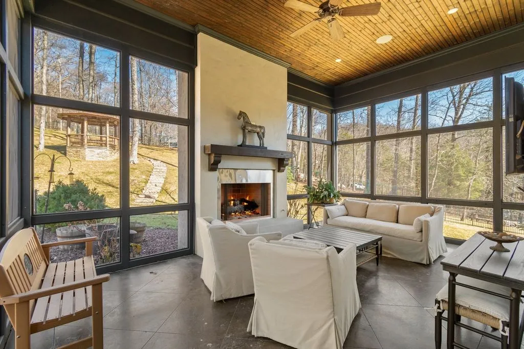 340 White Swans Xing A Stunning European Villa in Tennessee 19