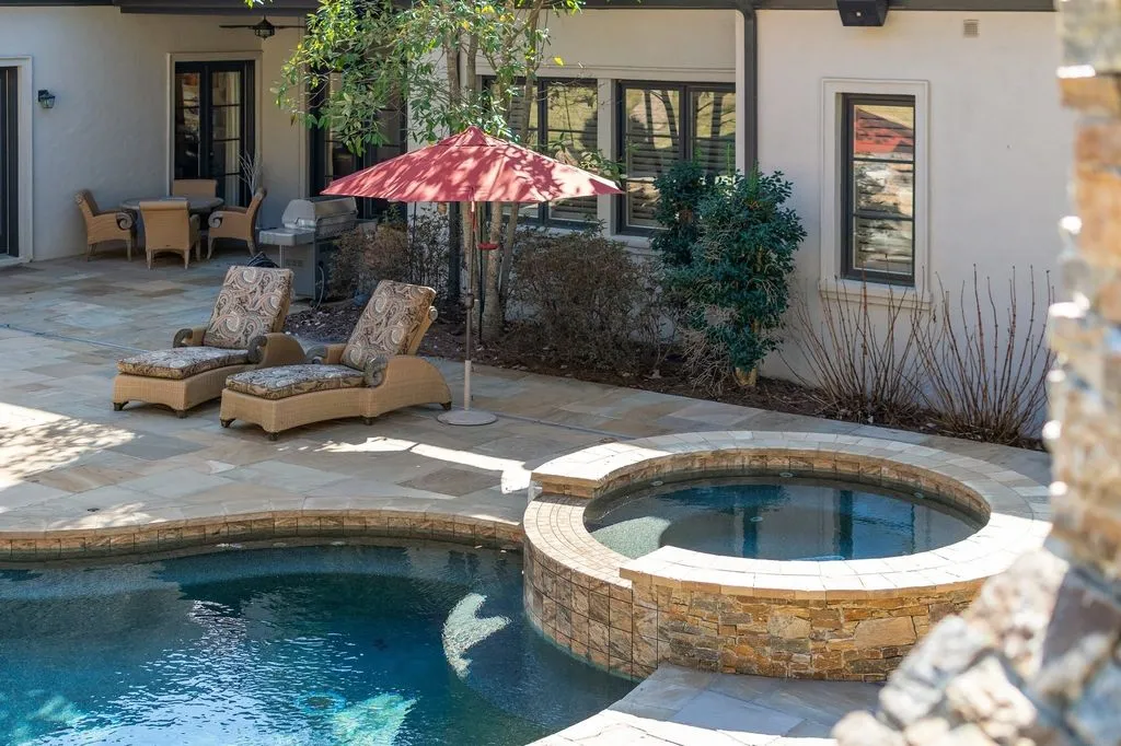 340 White Swans Xing A Stunning European Villa in Tennessee 20