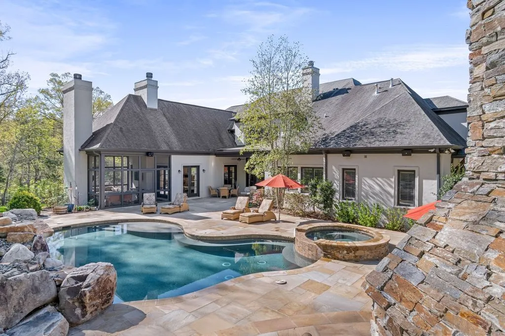 340 White Swans Xing A Stunning European Villa in Tennessee 26