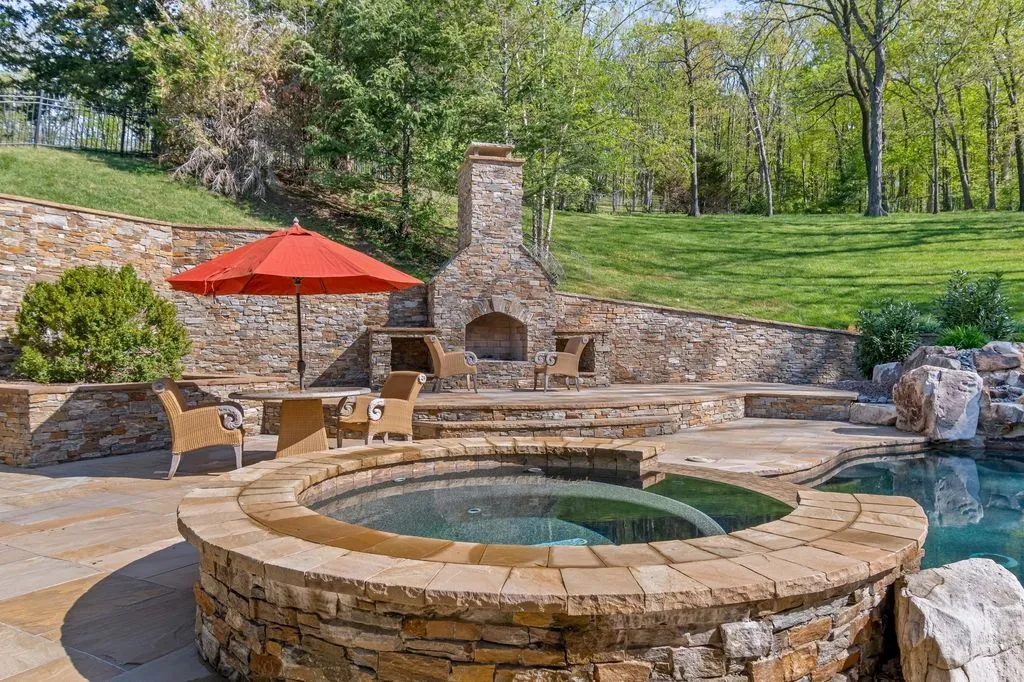 340 White Swans Xing A Stunning European Villa in Tennessee 27