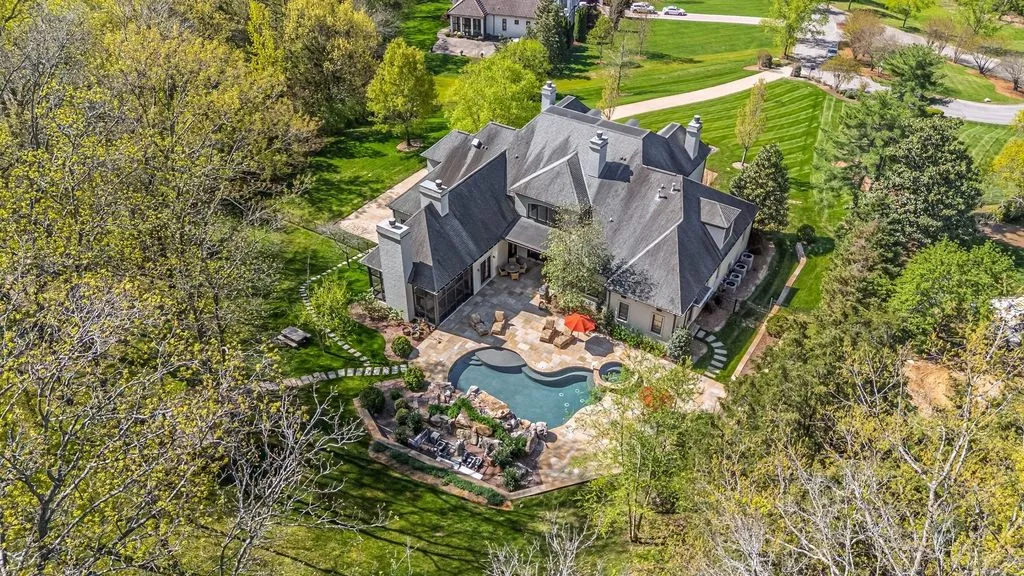 340 White Swans Xing A Stunning European Villa in Tennessee 4