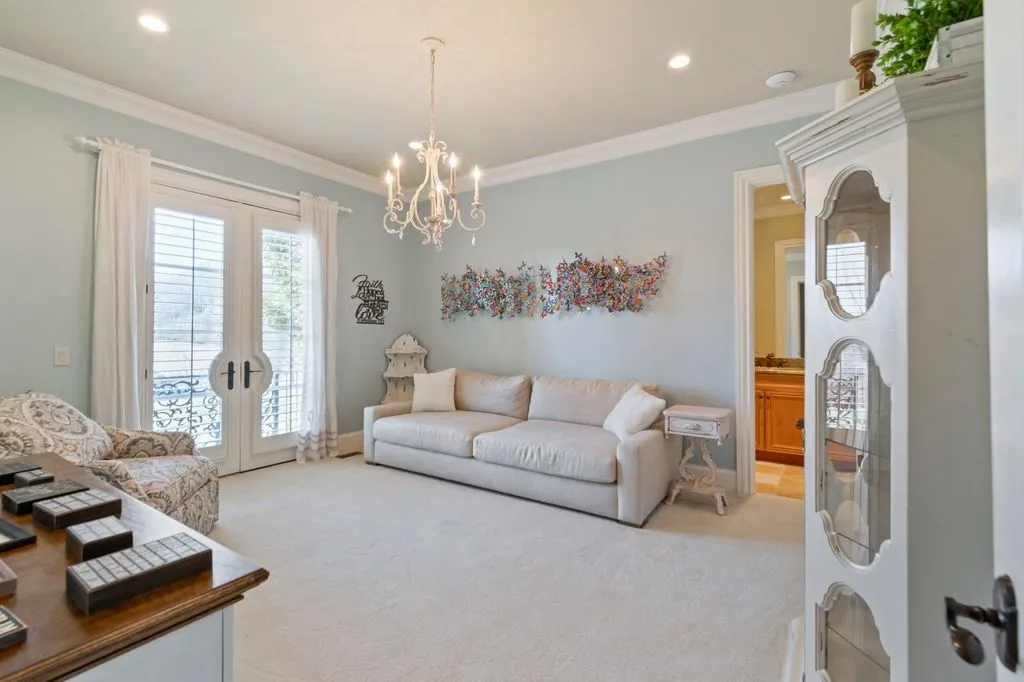 340 White Swans Xing A Stunning European Villa in Tennessee 8