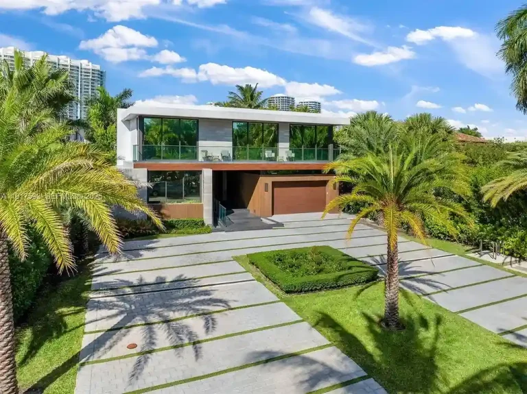 Exquisite $16.9 Million Modern Waterfront Estate in North Miami Beach Offers Unmatched Luxury and Elegance