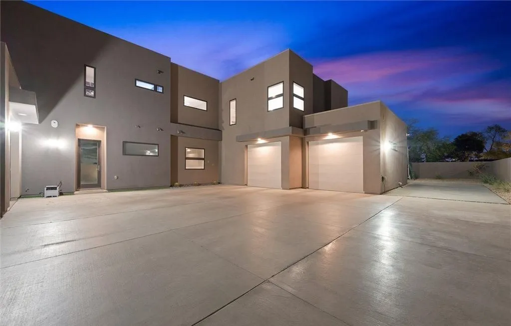 A Captivating Entertainer’s Paradise: This $4.3 Million Nevada Custom Home Defines Luxury Living 18 3740 Caesars Cir A Stunning Custom Built Masterpiece Designed for Elite Entertaining 20