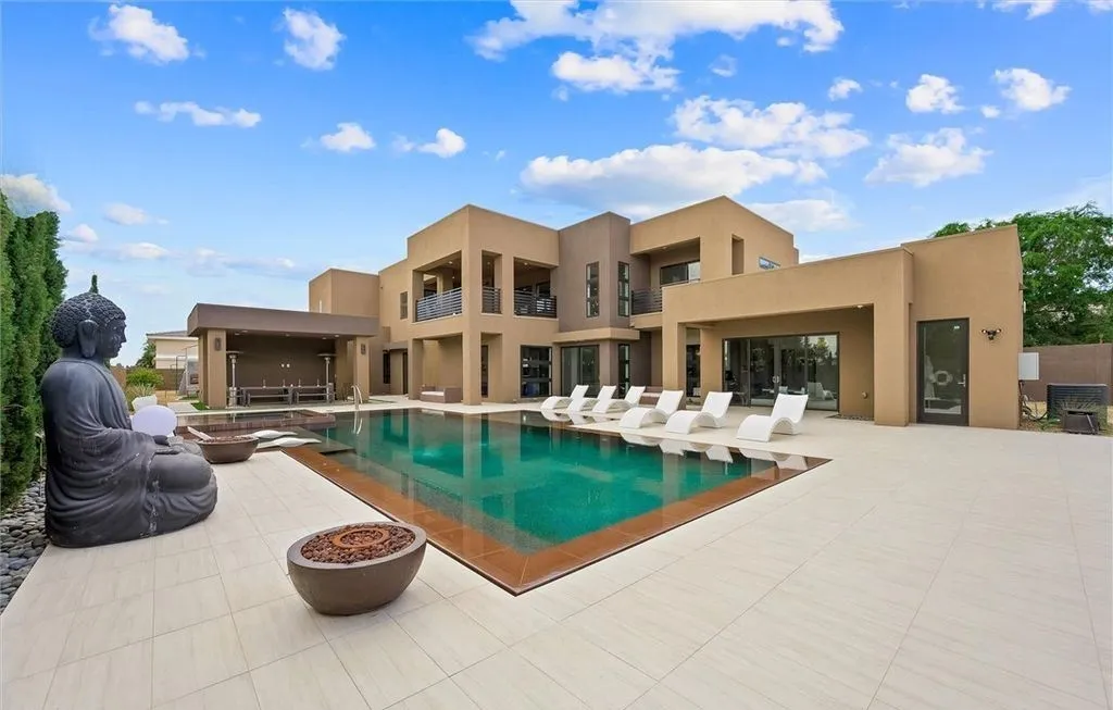 A Captivating Entertainer’s Paradise: This $4.3 Million Nevada Custom Home Defines Luxury Living 26 3740 Caesars Cir A Stunning Custom Built Masterpiece Designed for Elite Entertaining 23