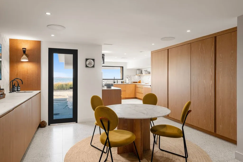 An Iconic Waterfront Estate by Norman Jaffe Lists for $17,995,000 in New York 17 4 Dawn Ln Presents a Legendary 1971 Norman Jaffe Waterfront Estate in New York 10