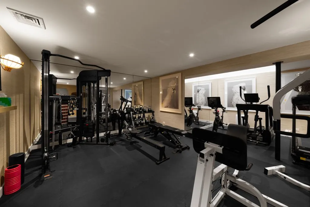 An Iconic Waterfront Estate by Norman Jaffe Lists for $17,995,000 in New York 27 4 Dawn Ln Presents a Legendary 1971 Norman Jaffe Waterfront Estate in New York 20