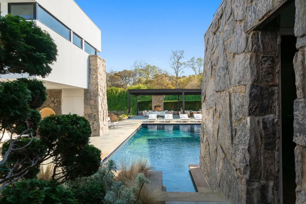 An Iconic Waterfront Estate by Norman Jaffe Lists for $17,995,000 in New York 12 4 Dawn Ln Presents a Legendary 1971 Norman Jaffe Waterfront Estate in New York 3