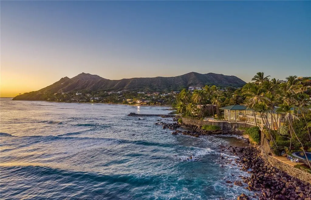 Hawaiian Nature Meets European Renaissance Grandeur in This $37.5 Million Architectural Masterpiece 22 4324 Kaikoo Pl Showcases a Breathtaking Renaissance Inspired Hawaiian Masterpiece 18