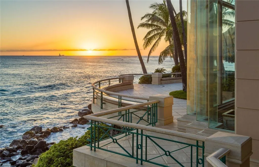 Hawaiian Nature Meets European Renaissance Grandeur in This $37.5 Million Architectural Masterpiece 11 4324 Kaikoo Pl Showcases a Breathtaking Renaissance Inspired Hawaiian Masterpiece 3