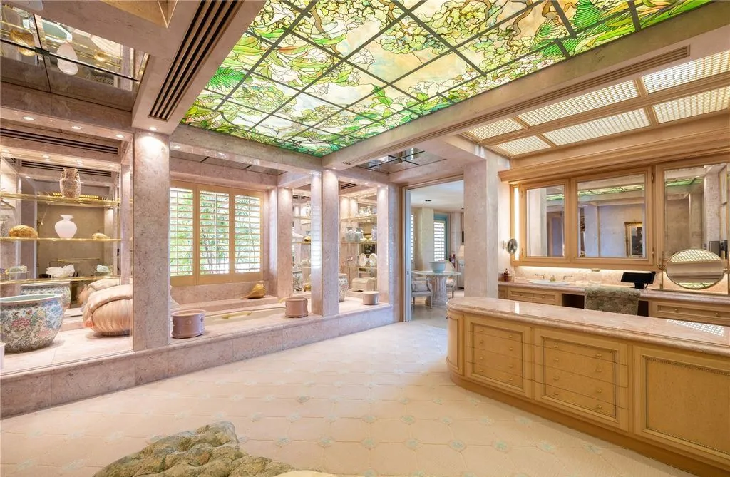 Hawaiian Nature Meets European Renaissance Grandeur in This $37.5 Million Architectural Masterpiece 9 4324 Kaikoo Pl Showcases a Breathtaking Renaissance Inspired Hawaiian Masterpiece 7