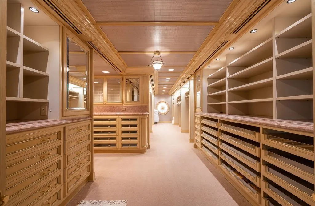 Hawaiian Nature Meets European Renaissance Grandeur in This $37.5 Million Architectural Masterpiece 15 4324 Kaikoo Pl Showcases a Breathtaking Renaissance Inspired Hawaiian Masterpiece 9