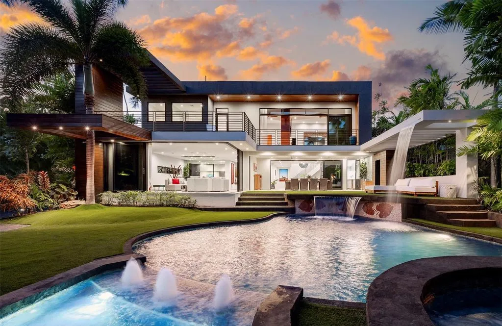 A Trophy Ocean-Adjacent Estate Defines Elevated Island Living in Hawaii at $8,875,000 5 4366 Royal Pl Showcases a Breathtaking Ocean Adjacent Sanctuar 1