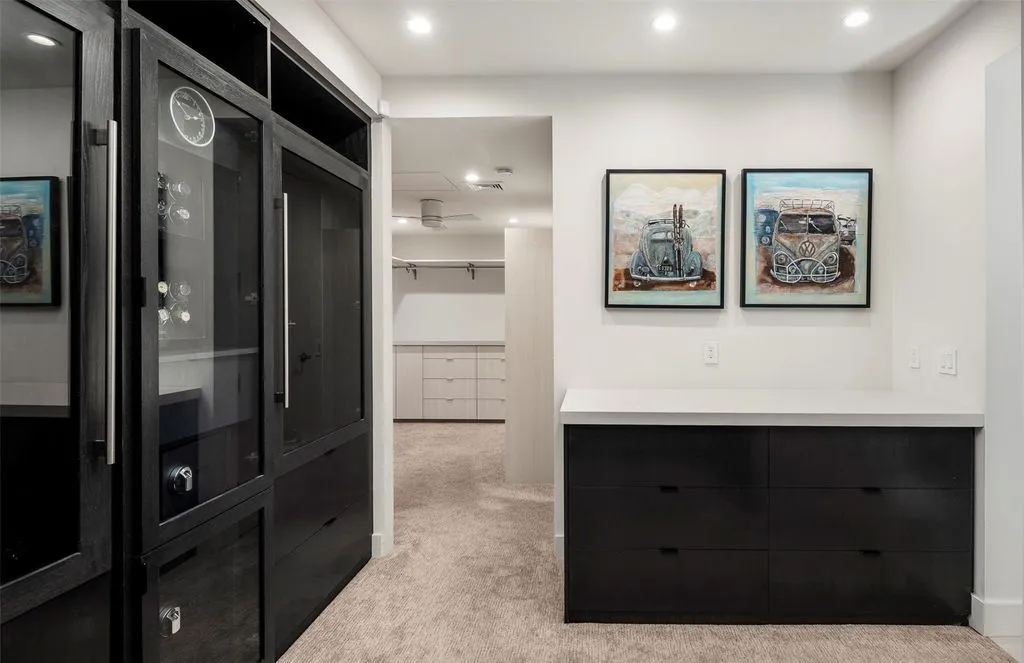 A Trophy Ocean-Adjacent Estate Defines Elevated Island Living in Hawaii at $8,875,000 23 4366 Royal Pl Showcases a Breathtaking Ocean Adjacent Sanctuar 15