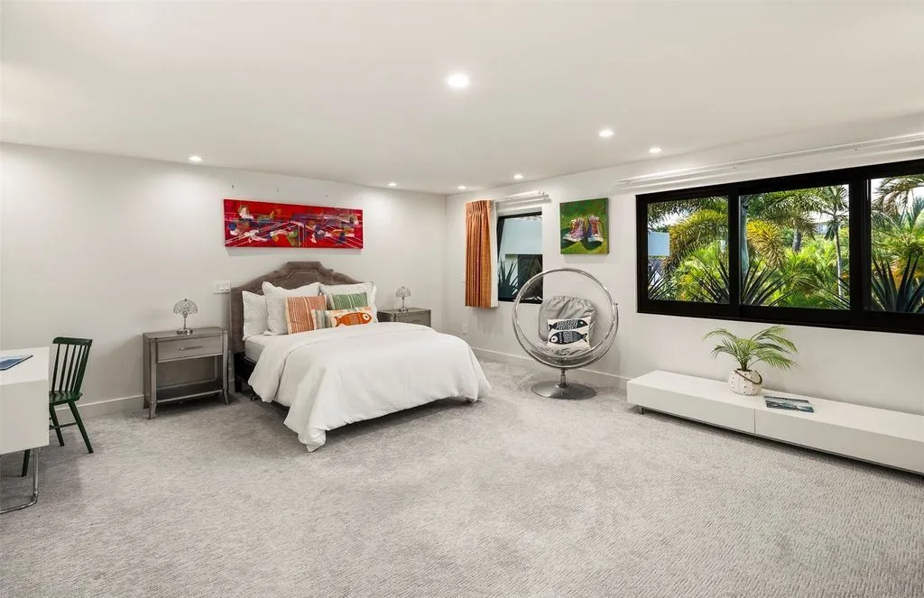 A Trophy Ocean-Adjacent Estate Defines Elevated Island Living in Hawaii at $8,875,000 25 4366 Royal Pl Showcases a Breathtaking Ocean Adjacent Sanctuar 17