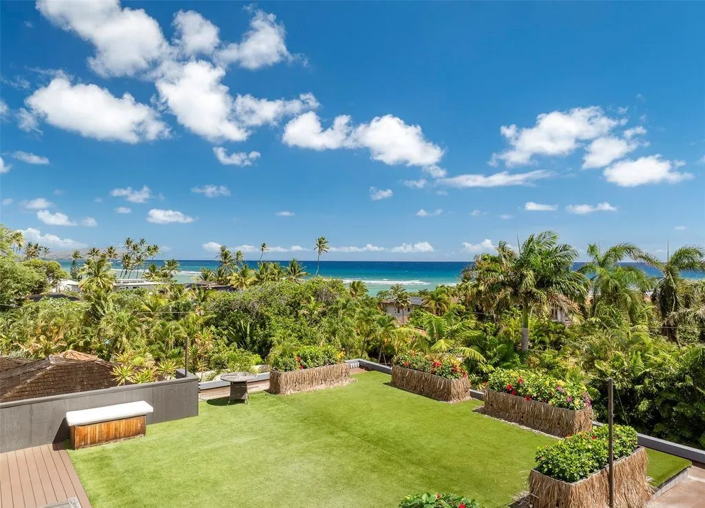 A Trophy Ocean-Adjacent Estate Defines Elevated Island Living in Hawaii at $8,875,000 14 4366 Royal Pl Showcases a Breathtaking Ocean Adjacent Sanctuar 20