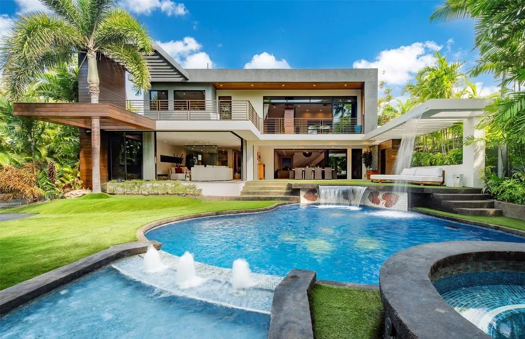 A Trophy Ocean-Adjacent Estate Defines Elevated Island Living in Hawaii at $8,875,000 15 4366 Royal Pl Showcases a Breathtaking Ocean Adjacent Sanctuar 21