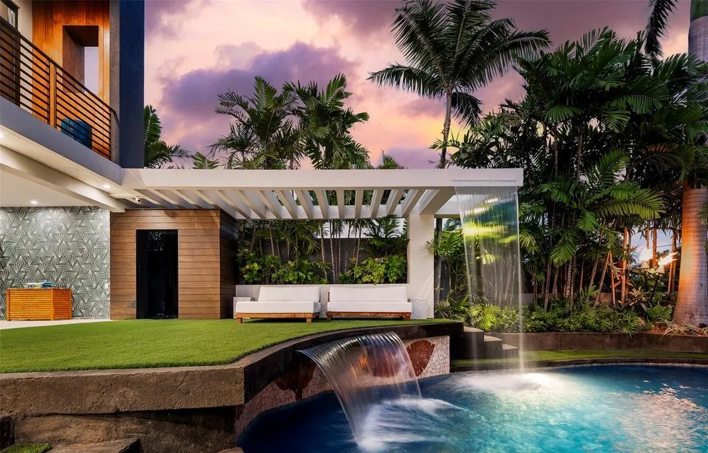 A Trophy Ocean-Adjacent Estate Defines Elevated Island Living in Hawaii at $8,875,000 16 4366 Royal Pl Showcases a Breathtaking Ocean Adjacent Sanctuar 22