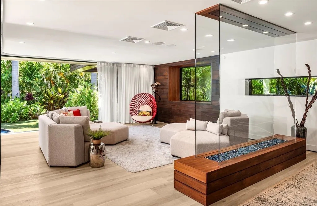 A Trophy Ocean-Adjacent Estate Defines Elevated Island Living in Hawaii at $8,875,000 8 4366 Royal Pl Showcases a Breathtaking Ocean Adjacent Sanctuar 4