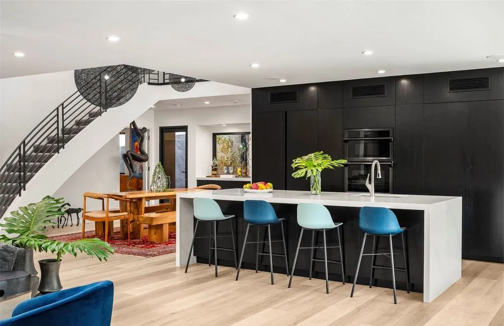 A Trophy Ocean-Adjacent Estate Defines Elevated Island Living in Hawaii at $8,875,000 11 4366 Royal Pl Showcases a Breathtaking Ocean Adjacent Sanctuar 7