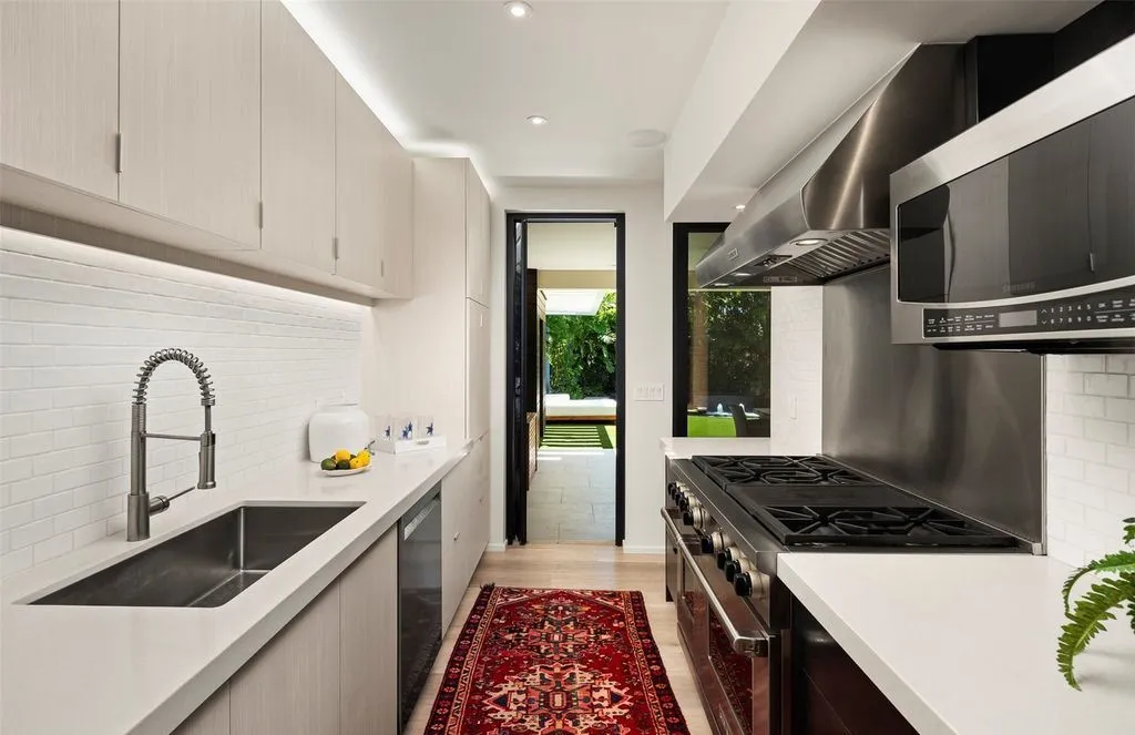 A Trophy Ocean-Adjacent Estate Defines Elevated Island Living in Hawaii at $8,875,000 12 4366 Royal Pl Showcases a Breathtaking Ocean Adjacent Sanctuar 8