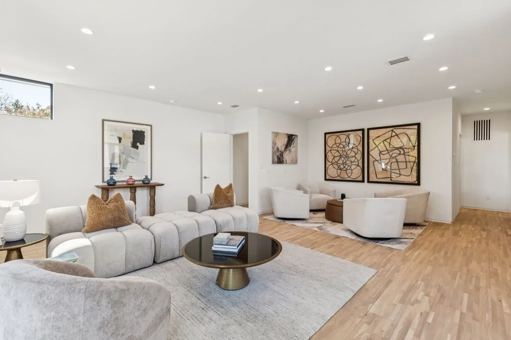 “Harmony House”: A $5 Million Architectural Sanctuary in Texas 15 4590 County Road 340 Unveils Harmony House a Breathtaking Texas Masterpiece 14