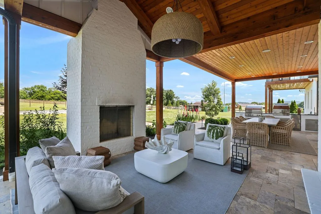 Live Beautifully: A Remarkable $7.95M Tennessee Property Defined by Elegance and Peace 16 4720 Edwardian Trce An Exquisite Tennessee Masterpiece Defined by Timeless Design and Tranquility 20