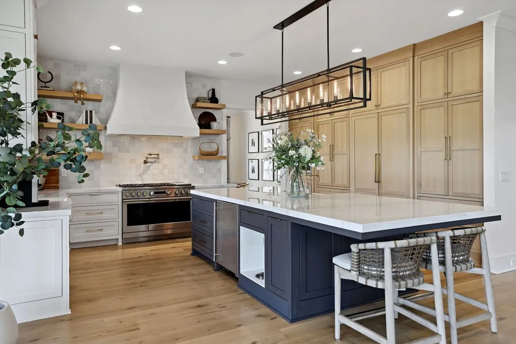 Live Beautifully: A Remarkable $7.95M Tennessee Property Defined by Elegance and Peace 10 4720 Edwardian Trce An Exquisite Tennessee Masterpiece Defined by Timeless Design and Tranquility 8