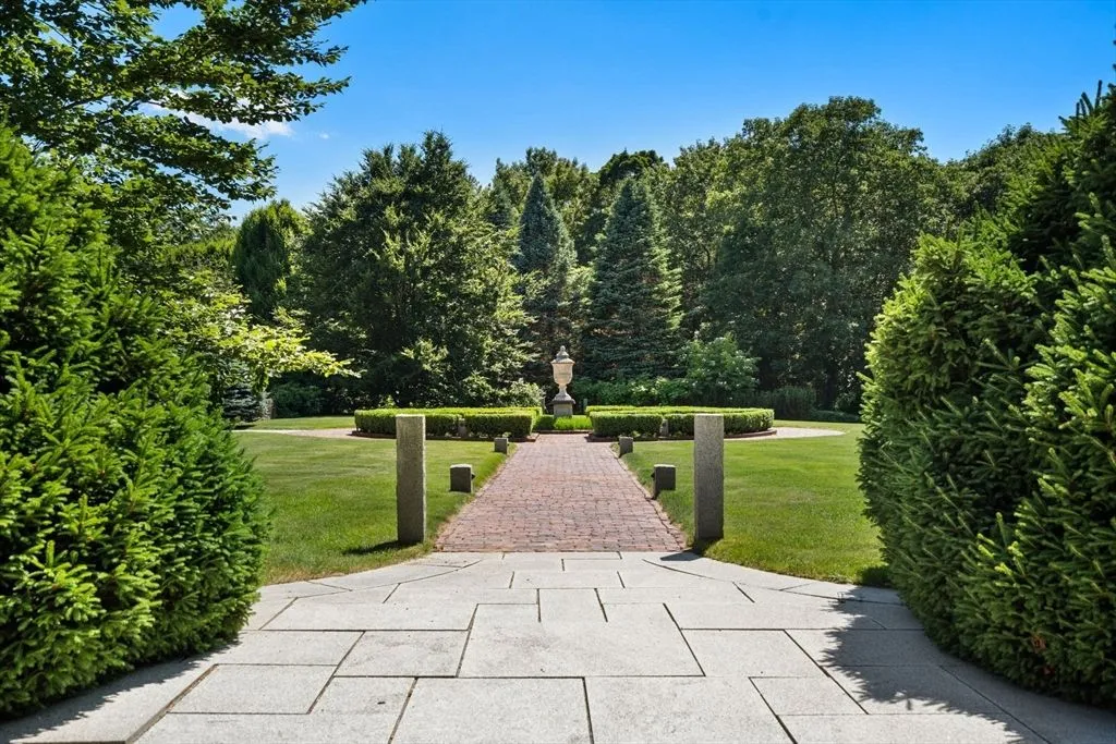 495 Hugh Cargill Rd An Exquisite Georgian Revival Masterpiece on 23.5 Acres in Massachusetts 5