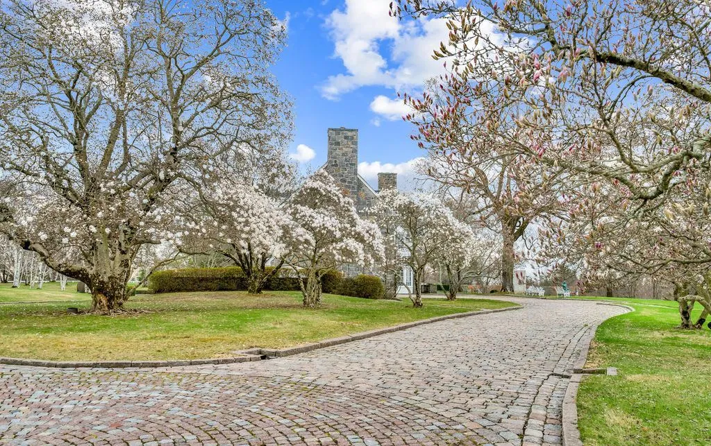 Greenwich Backcountry Masterpiece: Robin Hill Farm & Smokey Hill Farm Listed for $24 Million 7 5 7 John St An Extraordinary Dual Parcel Estate Redefining Elite Living in Greenwich 3