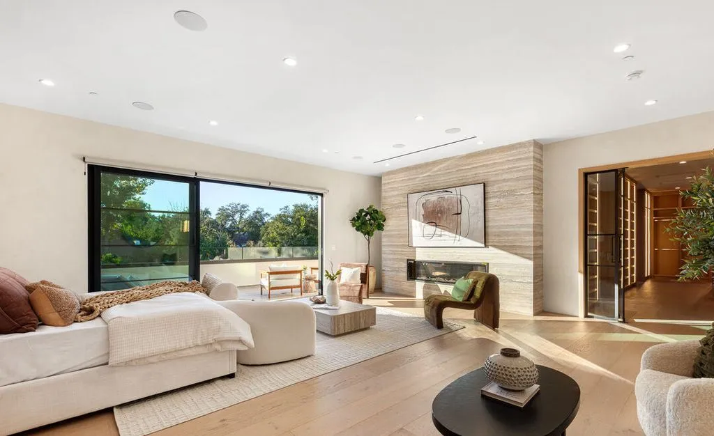 A Distinguished $10,995,000 California Design Masterpiece 14 5345 Encino Ave An Exceptional California Residence of Rare Distinction 10